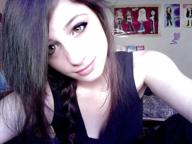 12P Cute brunette (non-nude)