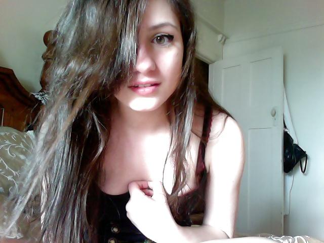 12P Cute brunette (non-nude)