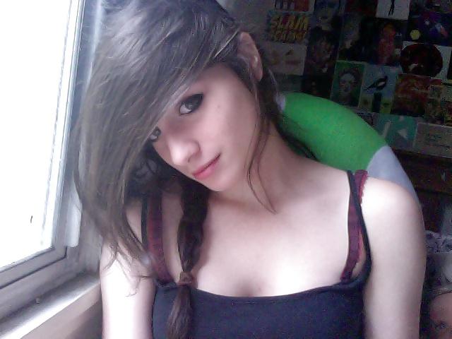12P Cute brunette (non-nude)