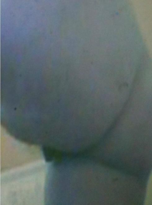 10P Dangling lips and firm round butt