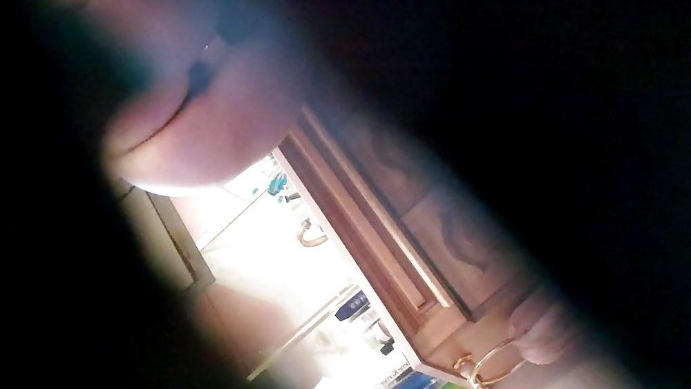 10P Dangling lips and firm round butt
