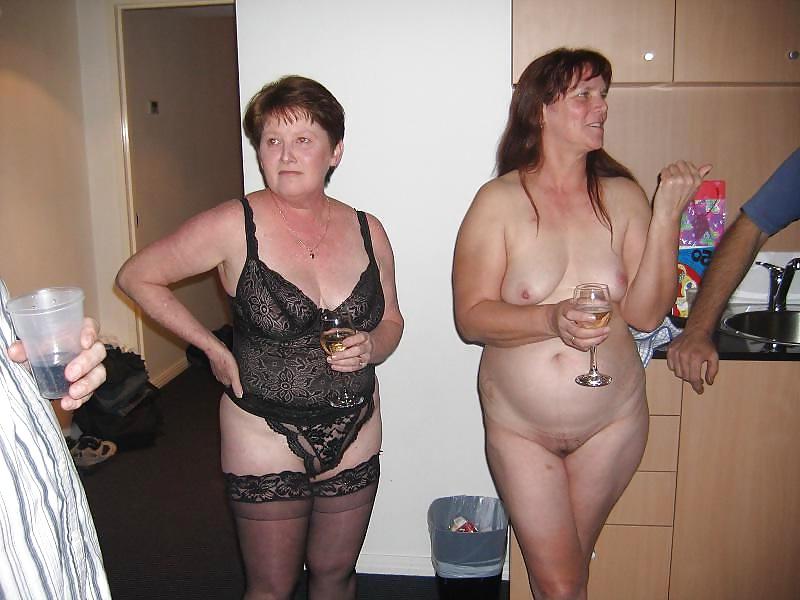 23P Grab a granny 146