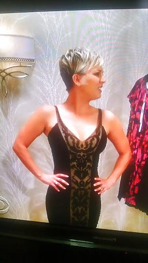 25P Kaley Cuoco