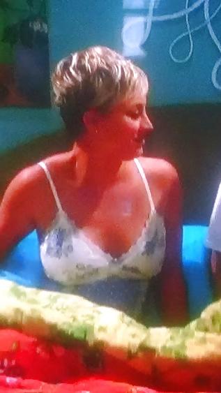 25P Kaley Cuoco