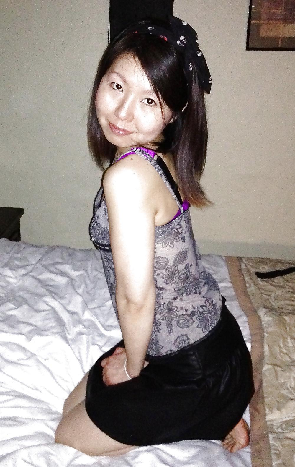8P Nude asian wife
