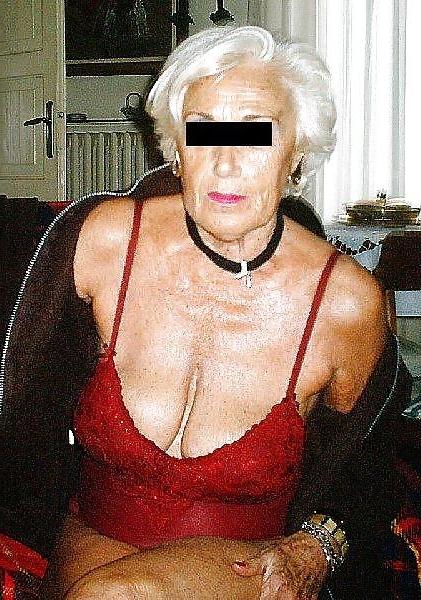25P Naughty Granny Giuliana