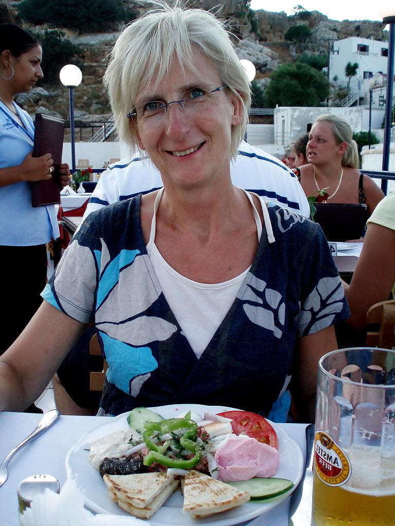 25P Milfs - Dressed And Sexy 