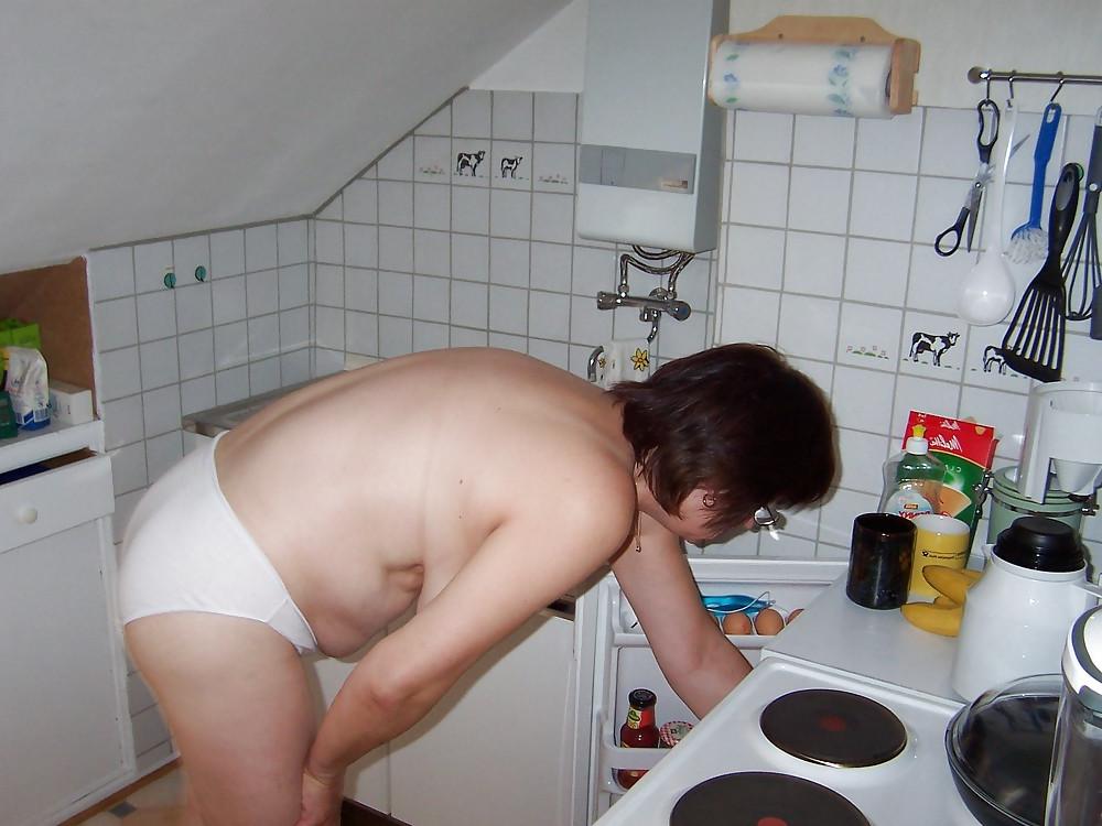 25P Shameless Women At Work