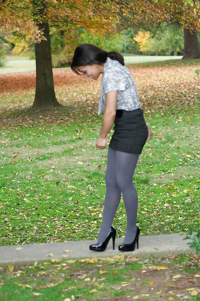 25P Ebony pantyhose non nude