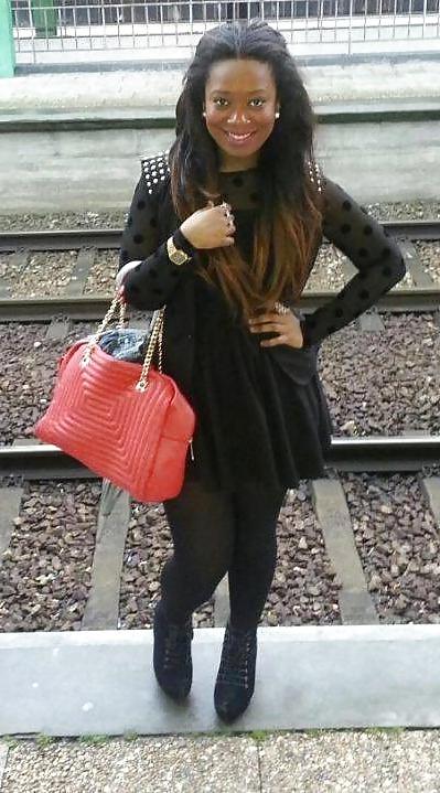 25P Ebony pantyhose non nude