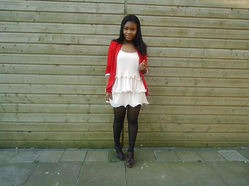 25P Ebony pantyhose non nude