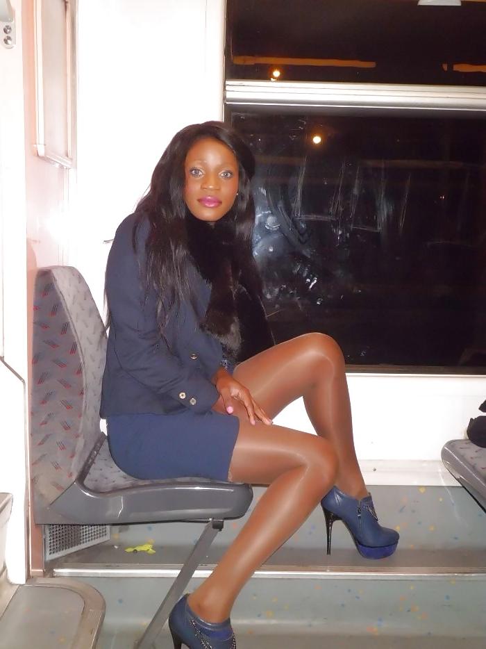 25P Ebony pantyhose non nude