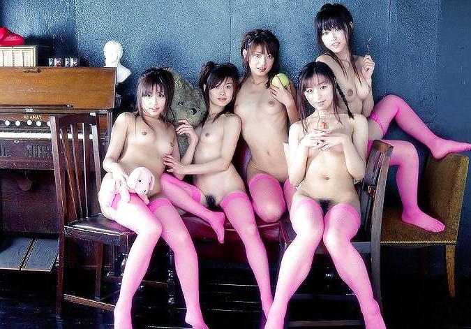 17P Groups of Japanese Girls Nude.
