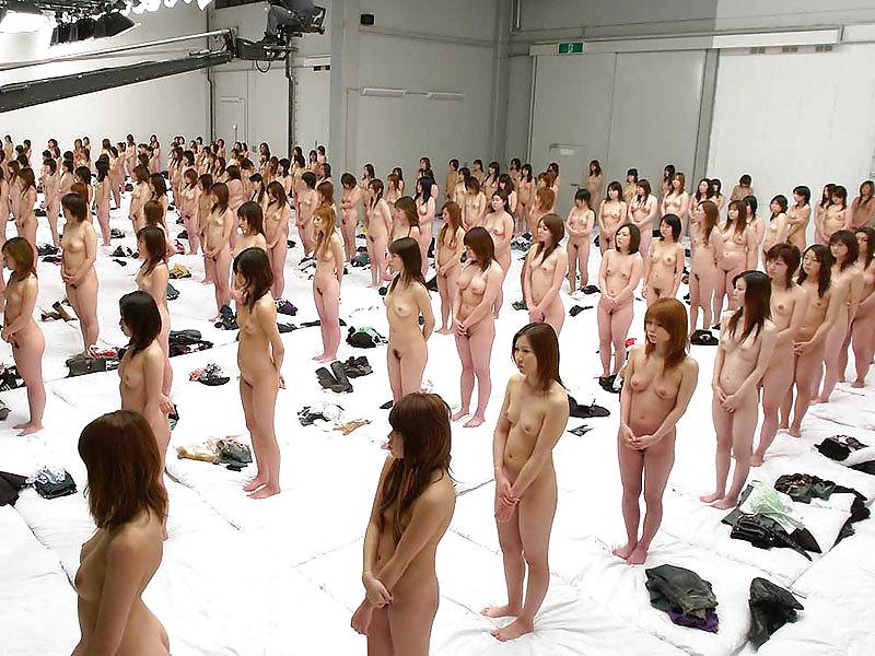 17P Groups of Japanese Girls Nude.