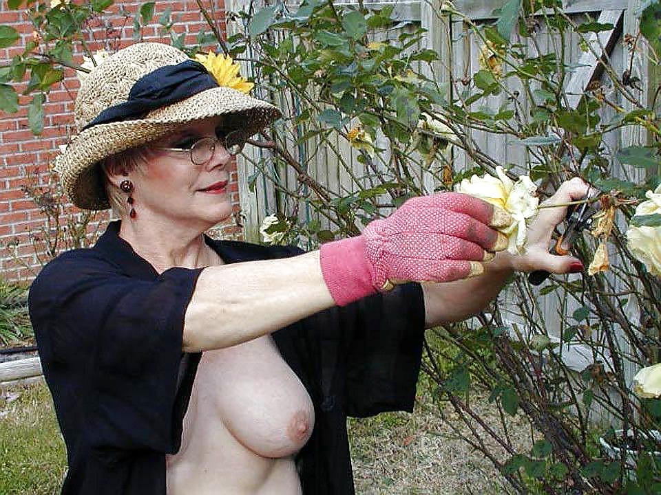 14P One tit out only
