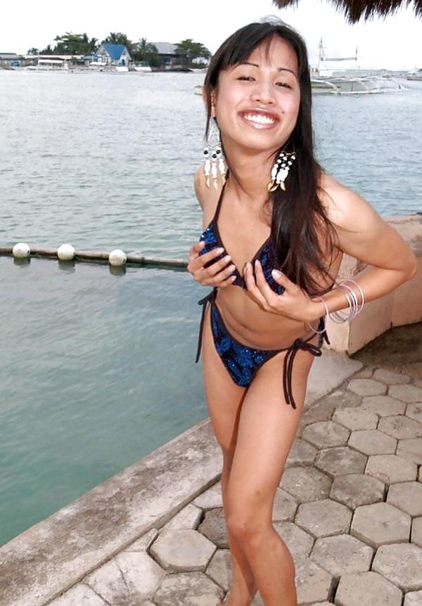 17P Filipino Ladyboy Minarva
