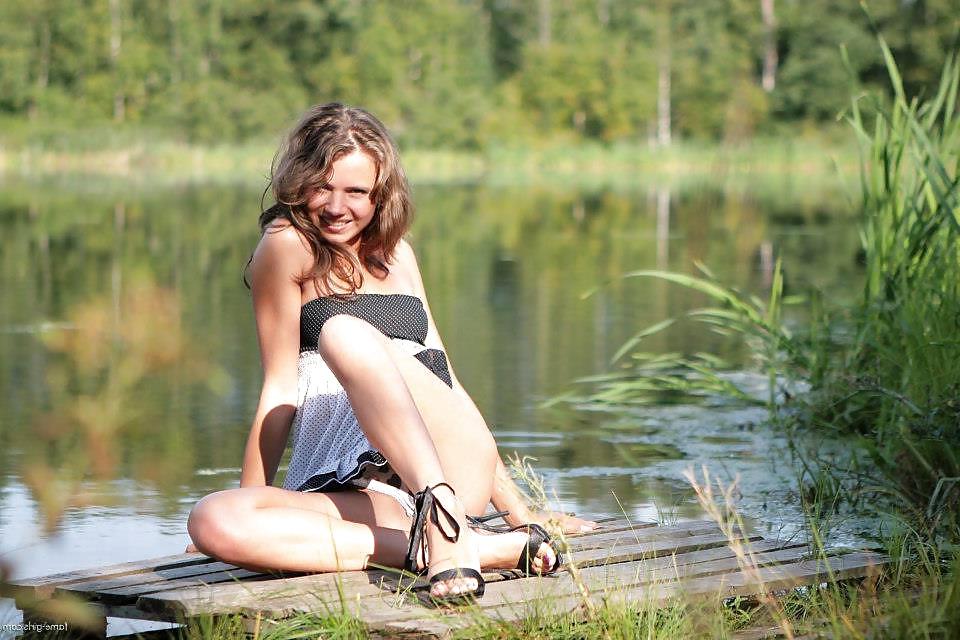 21P Sexy teen girl in high heels