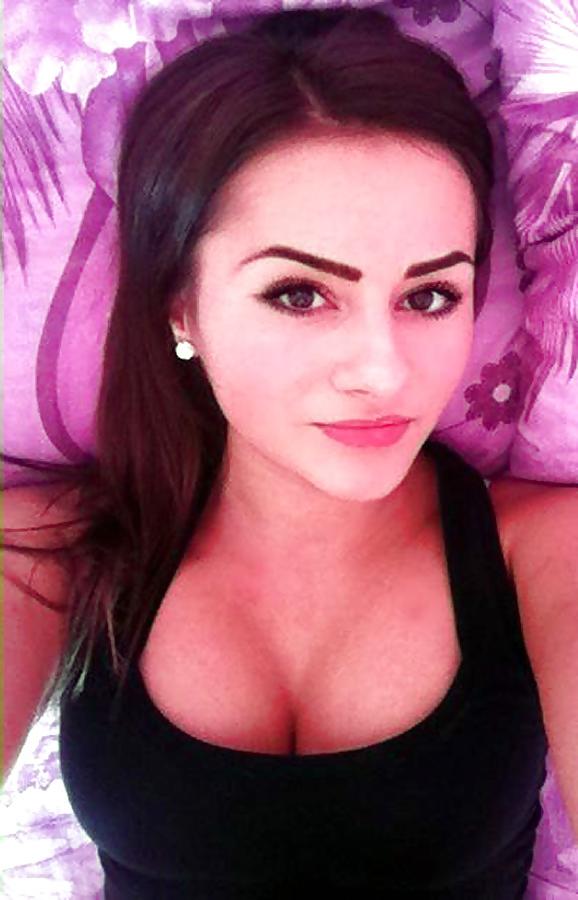 20P Romanian Teen Slut Larisa
