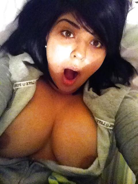 25P Amateur Indian Chicks (1)