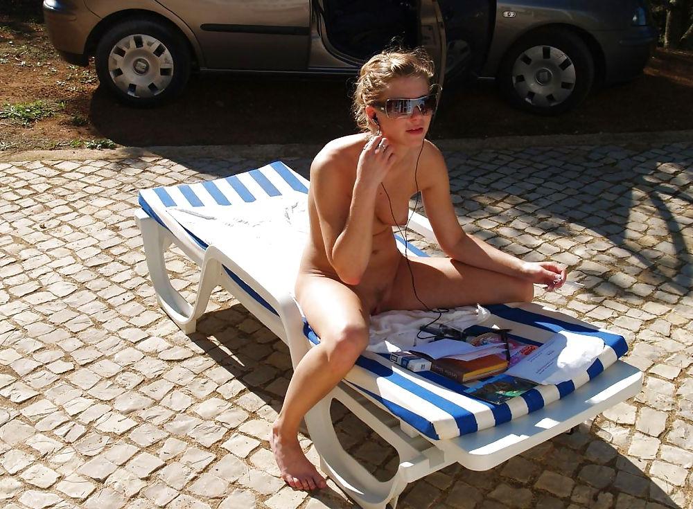 9P Young milf poses nude at vacation