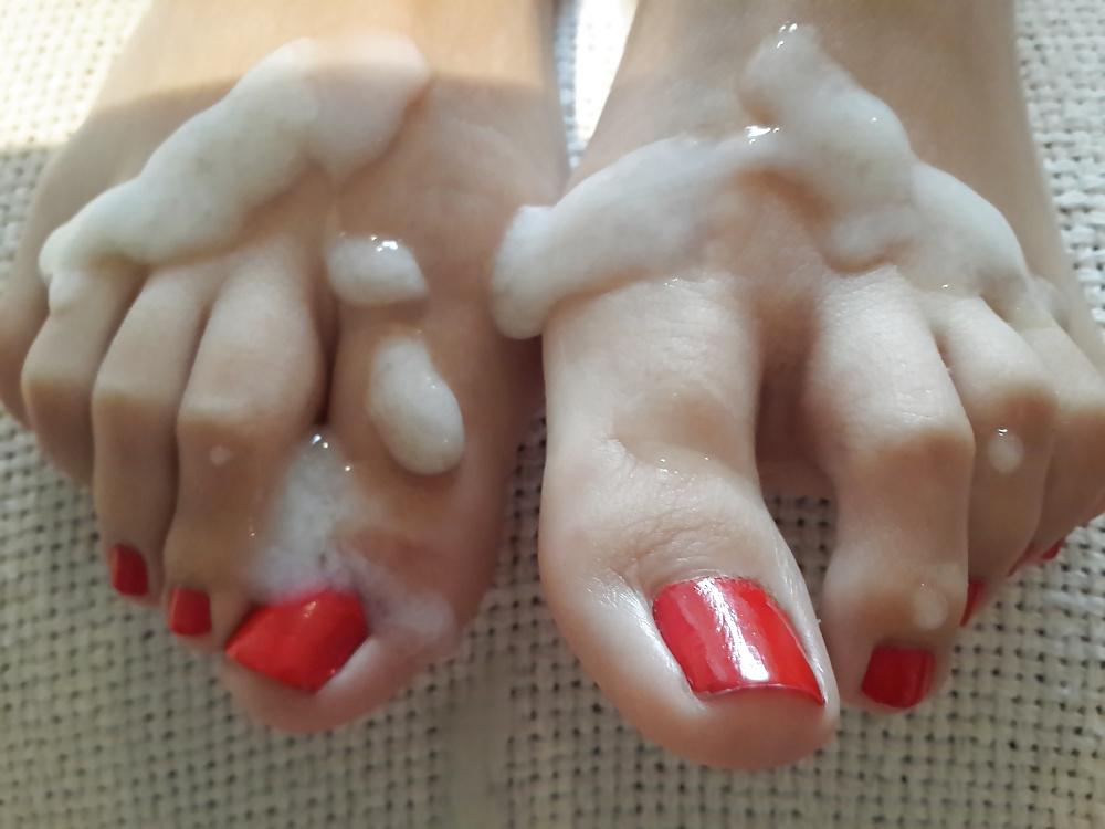 6P ASS PUSSY CLIT FOOT FETISH FEET TOES DILDO COMMENT PLS