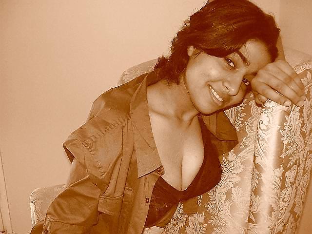 10P Beautifull arab young lady show me big tits