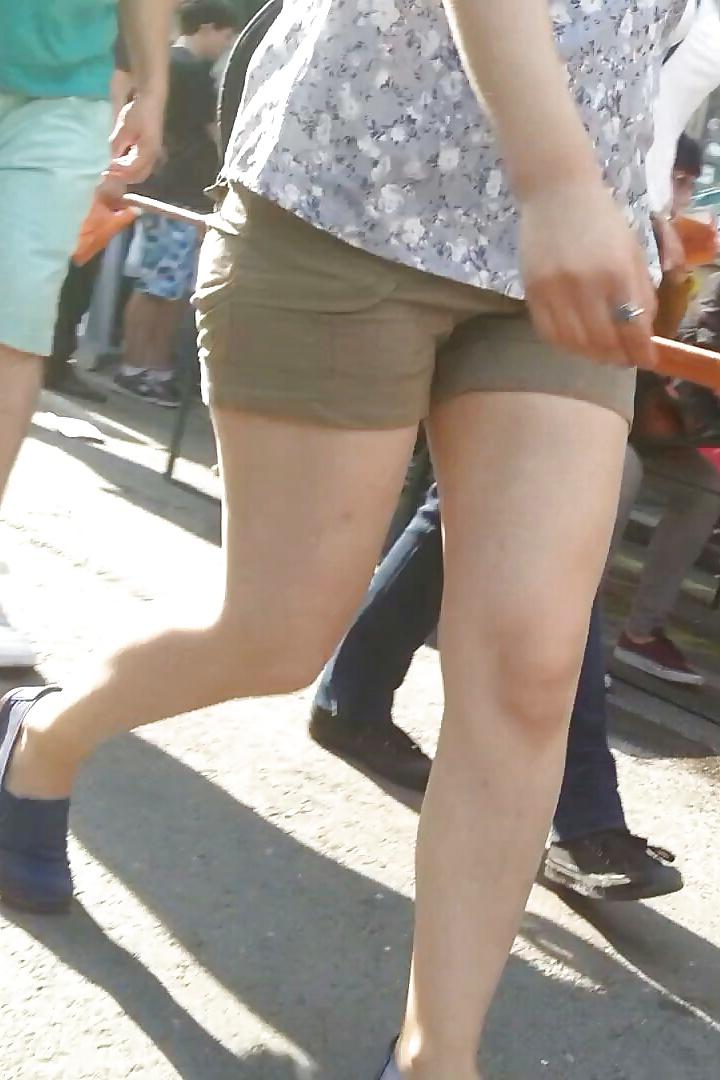 20P Spy feet, legs and skirt romanian