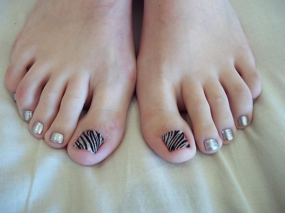 10P FEET FOOT FETISH TOES HEELS PUSSY CLIT ASS SOLES COMMENT PLS
