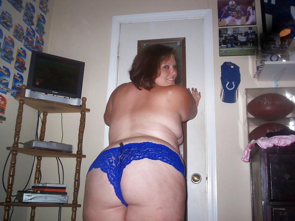 25P Fatty Teen Showing Off