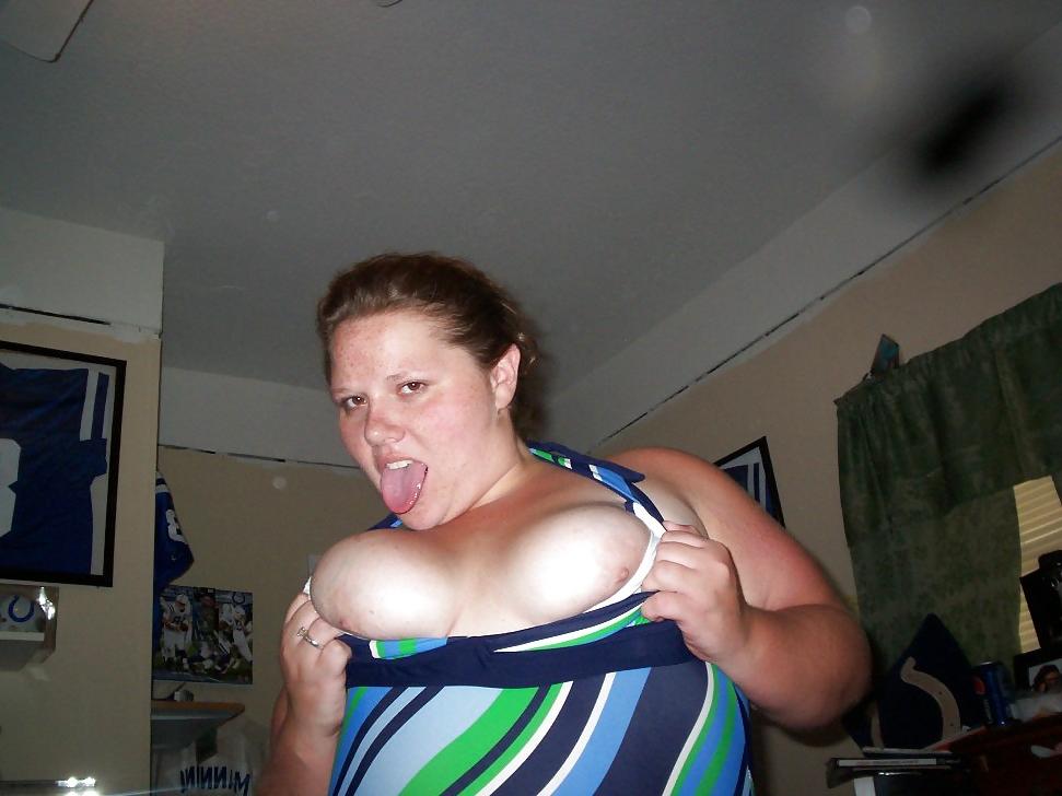 25P Fatty Teen Showing Off
