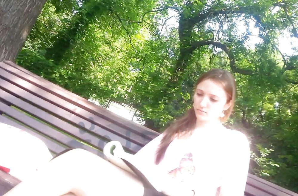 5P Spy sweet teens in parck romanian - cititoarea