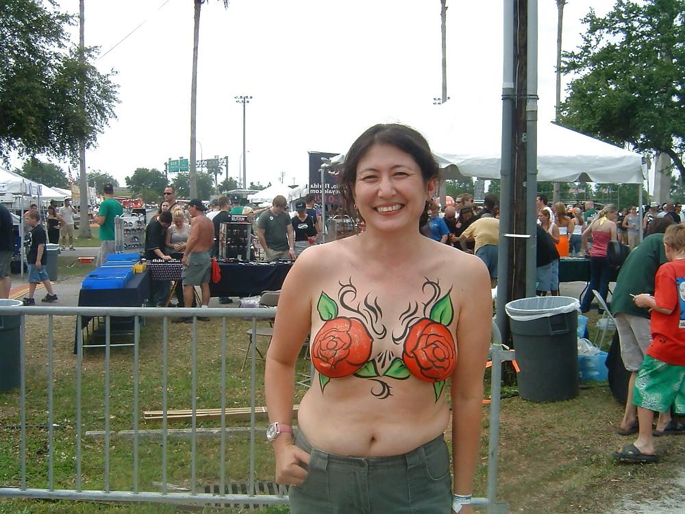20P Amateur mature lady-paint me!