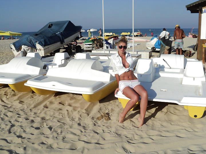 25P Romanian girls at the beach 8 RO7