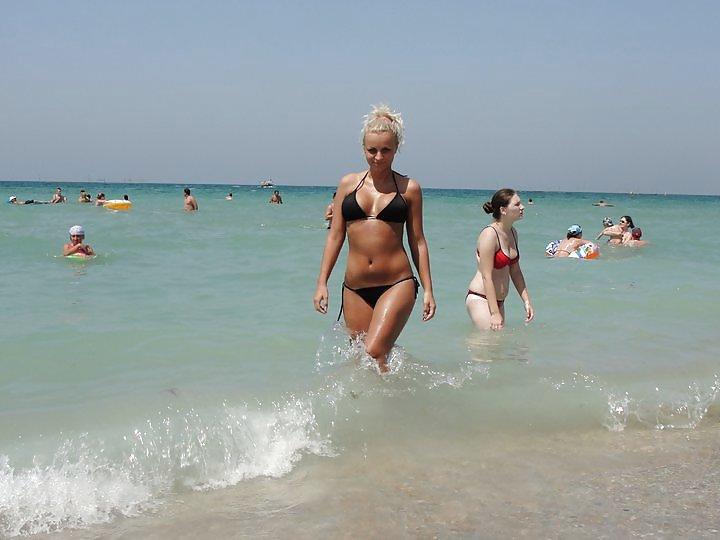 25P Romanian girls at the beach 8 RO7
