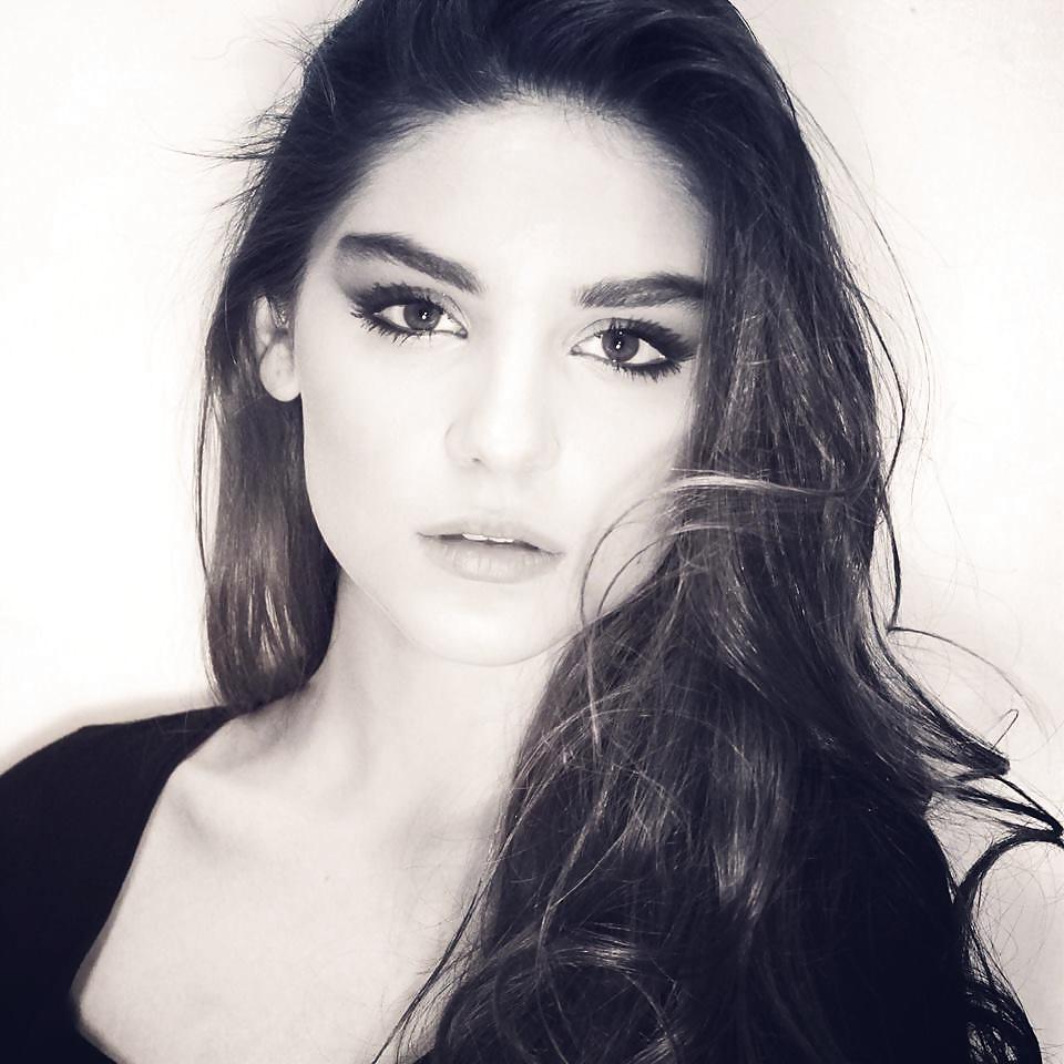 25P Albanian Sexy Girls (Not-nude)