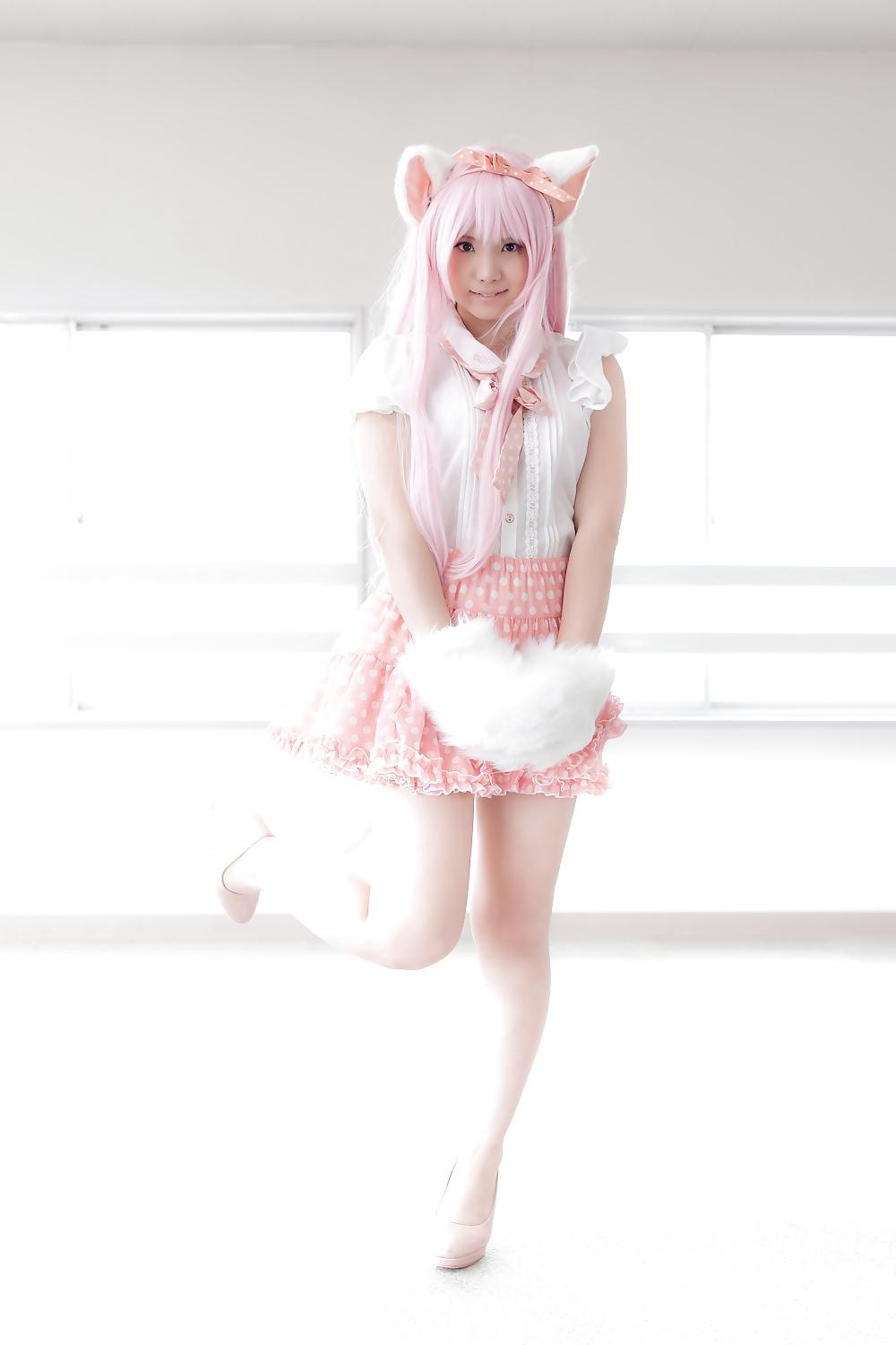 25P Asian Cosplay in white 1