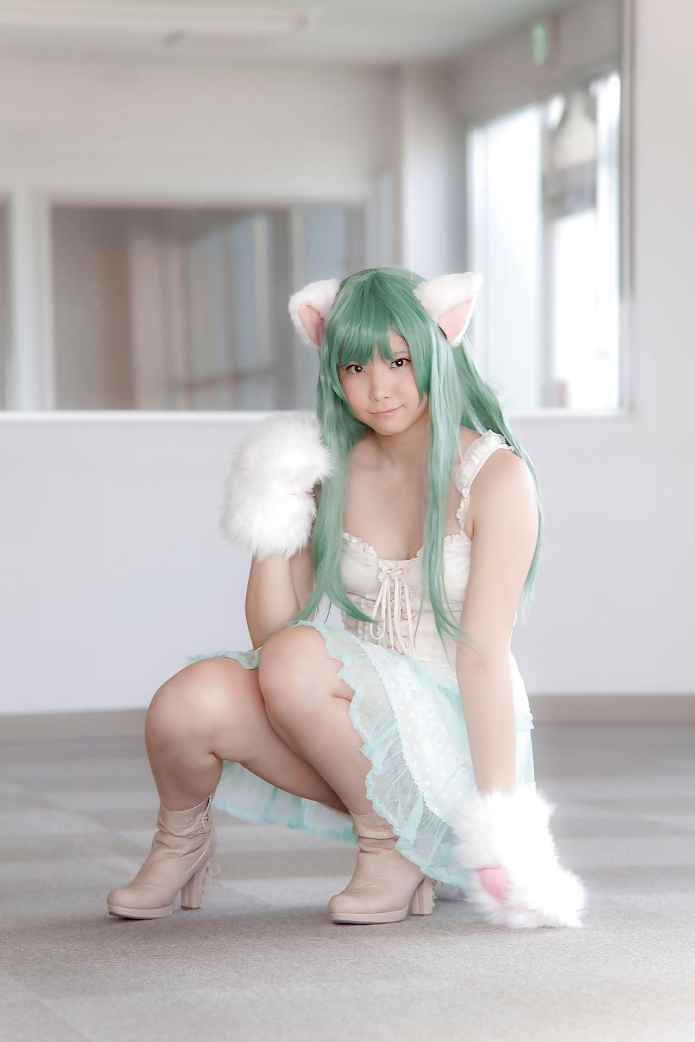 25P Asian Cosplay in white 1