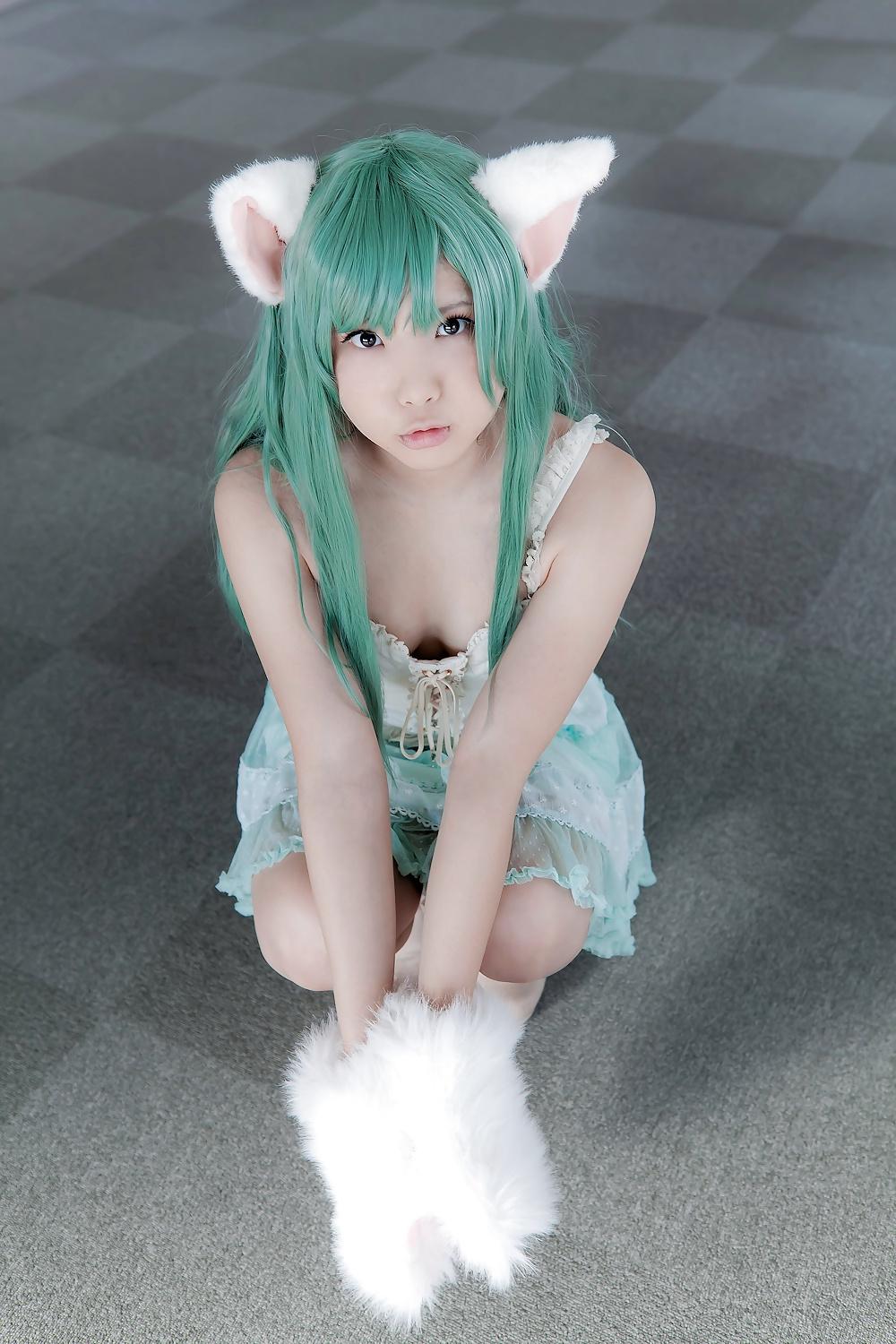 25P Asian Cosplay in white 1