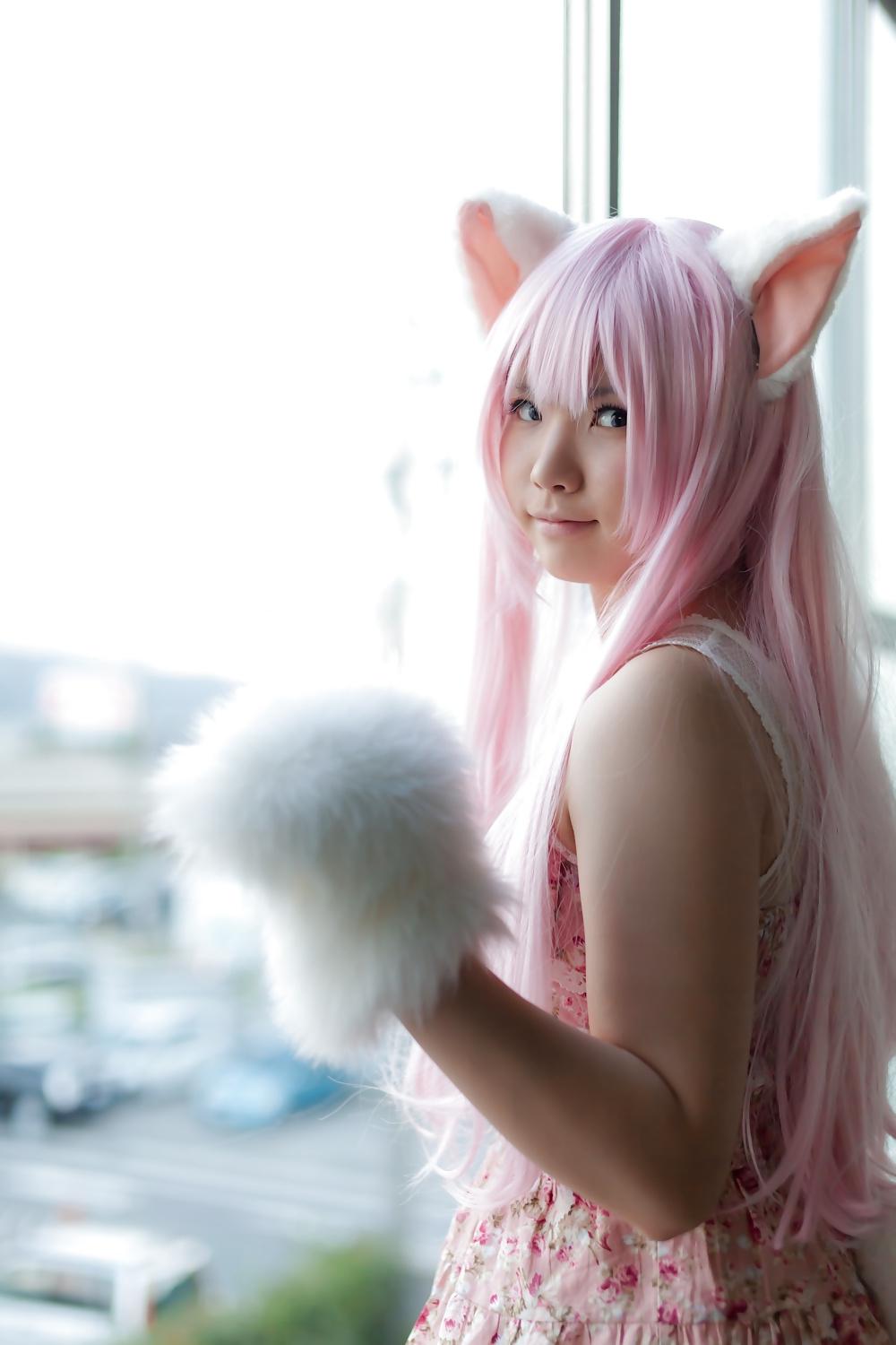 25P Asian Cosplay in white 1