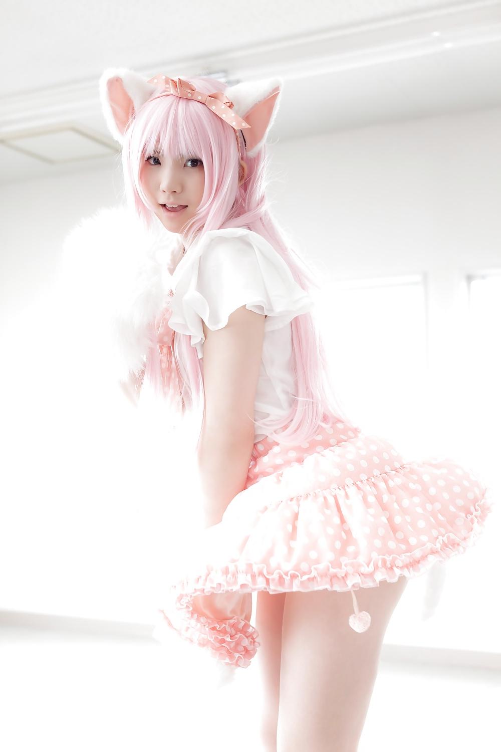 25P Asian Cosplay in white 1