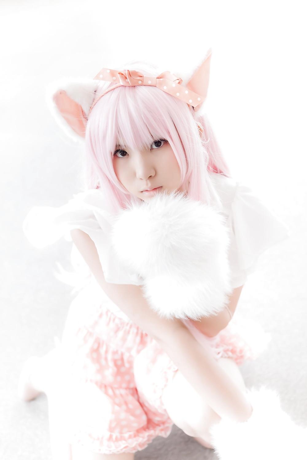 25P Asian Cosplay in white 1