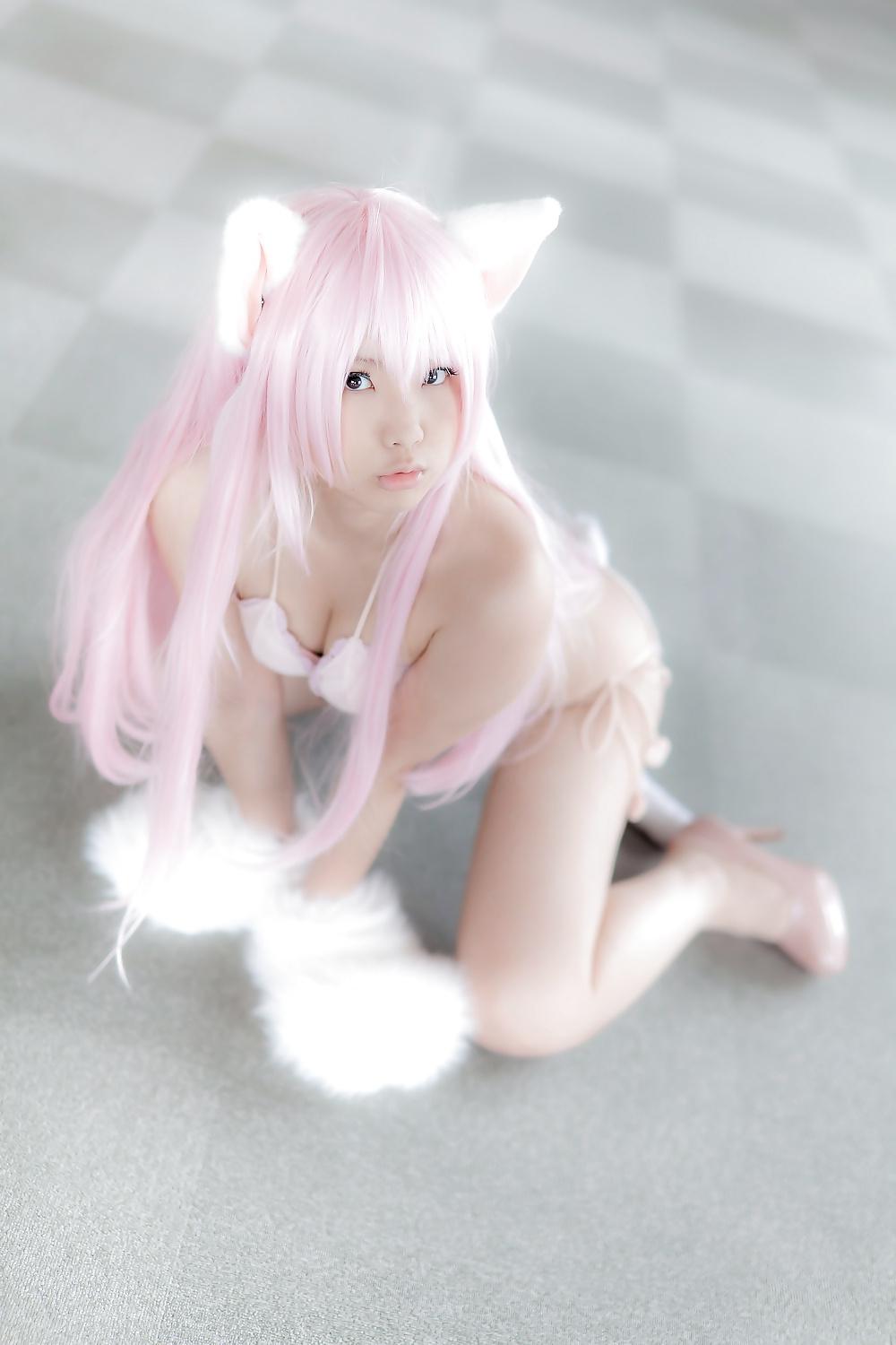 25P Asian Cosplay in white 1
