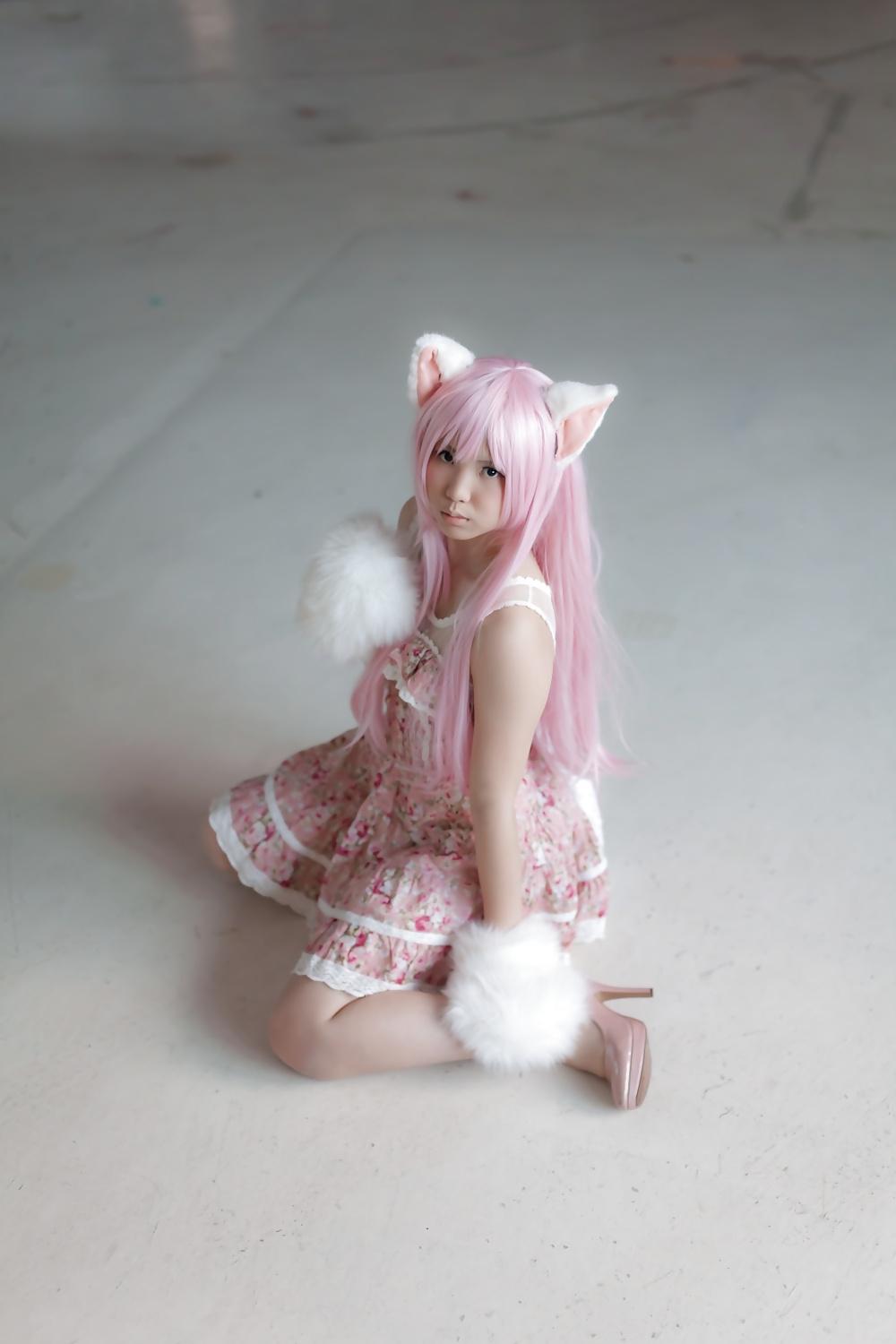 25P Asian Cosplay in white 1