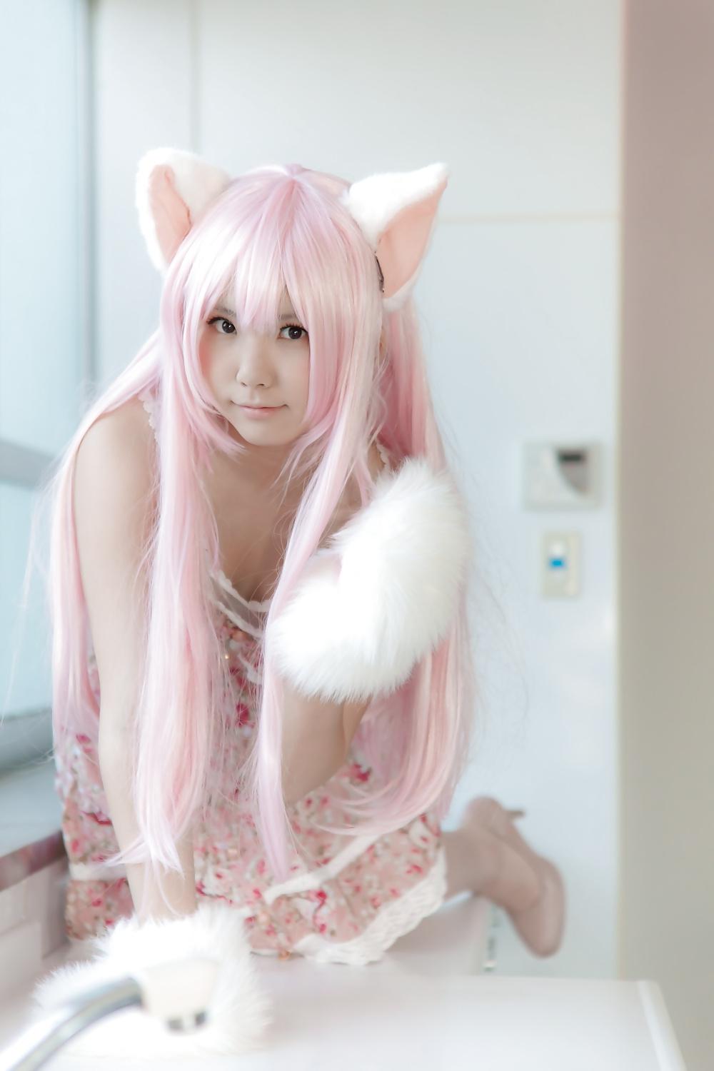 25P Asian Cosplay in white 1