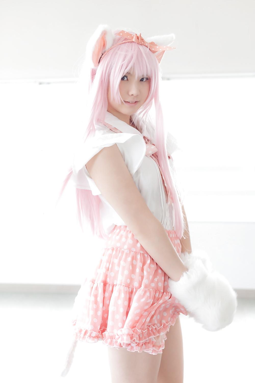 25P Asian Cosplay in white 1