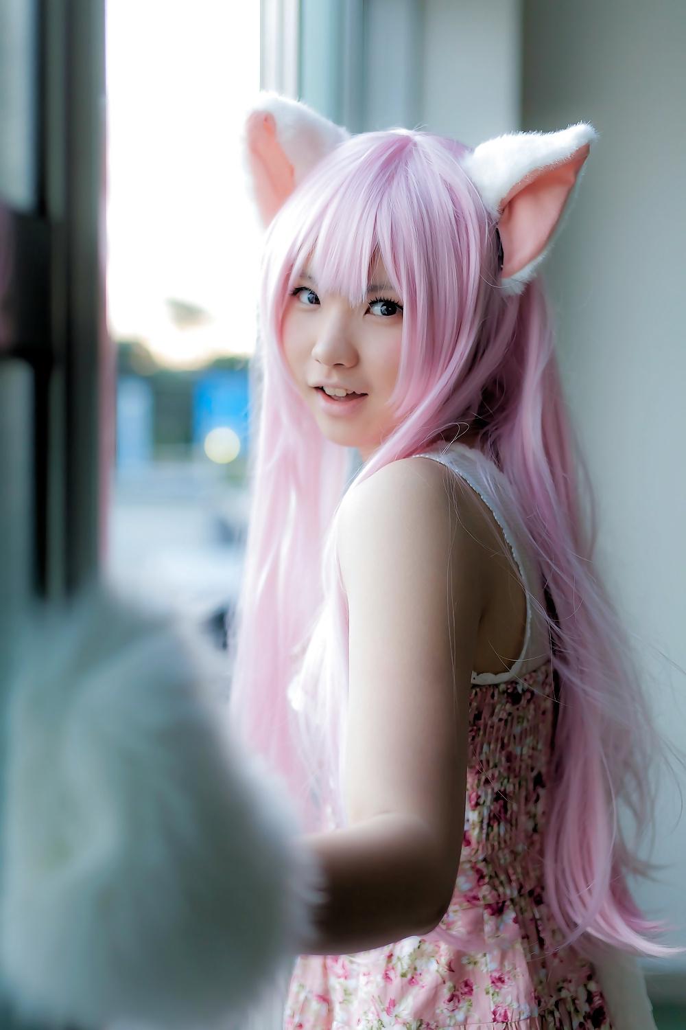 25P Asian Cosplay in white 1