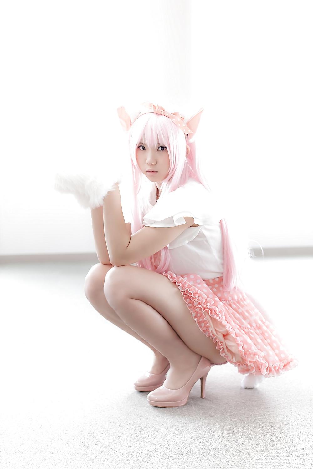 25P Asian Cosplay in white 1