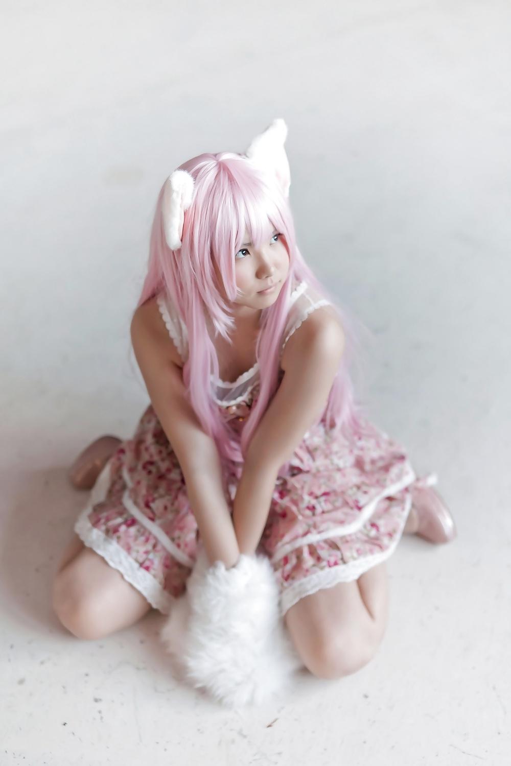 25P Asian Cosplay in white 1
