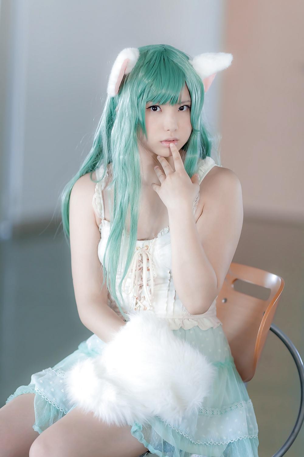25P Asian Cosplay in white 1