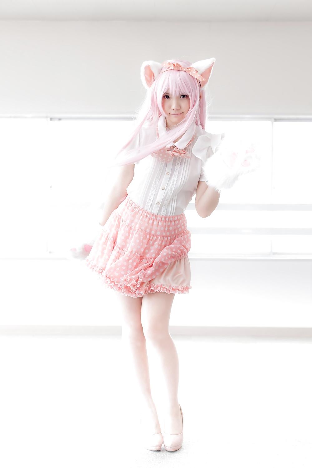 25P Asian Cosplay in white 1